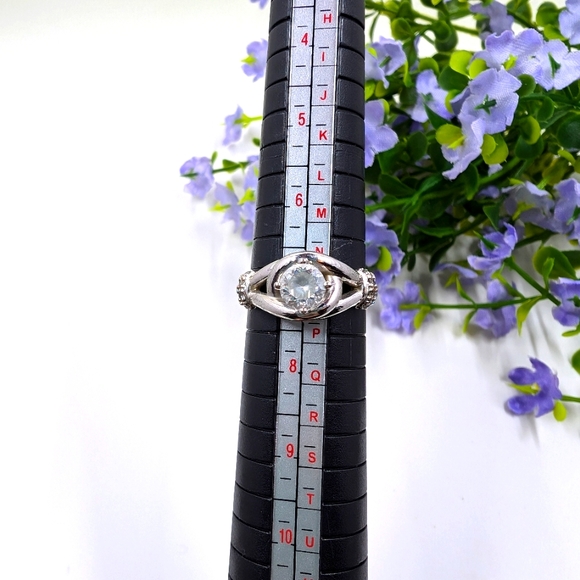 Gorgeous Love Knot and Crystal Silver Plated Thick Vintage Ring - Picture 4 of 5